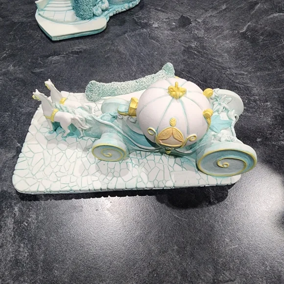 Goebel Olszewski Cinderella Dream Castle and Carriage Figurine - Picture 9 of 11